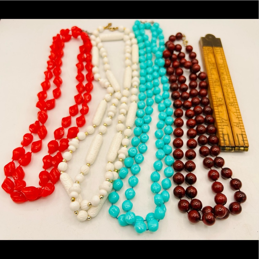 Lot of 4 vintage SARAH COVENTRY plastic bead necklaces red turquoise white - Picture 2 of 12